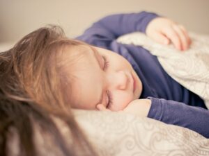 Kann ein Kind schlafen lernen